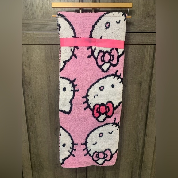New Hello Kitty Faces Pink 50" x 70" Super Soft Throw Blanket New With Tag - Picture 2 of 9